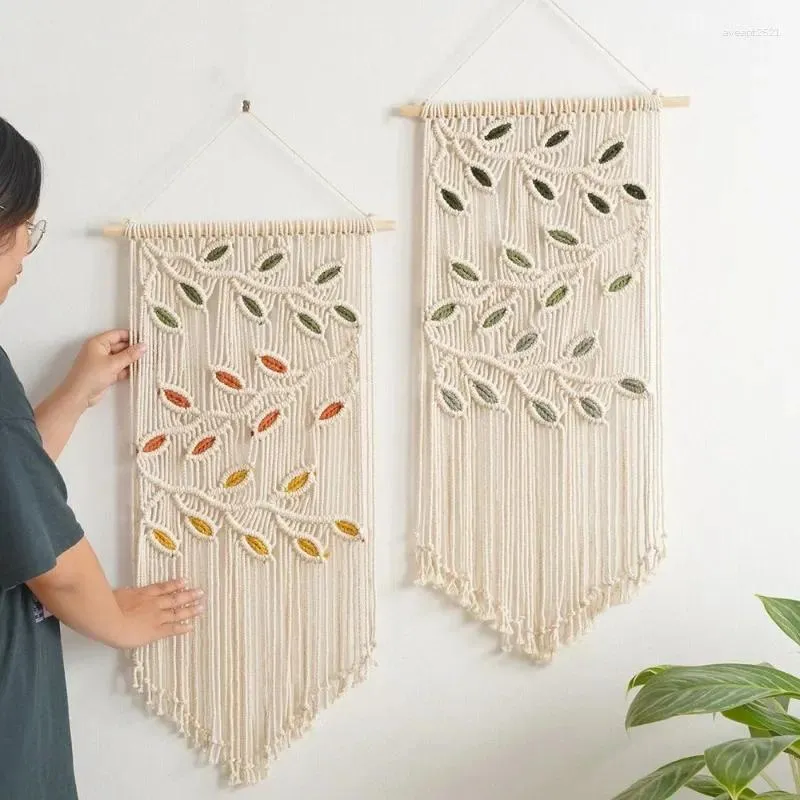 Tapisses Bohemian Style Wall Hangle Tapestry tissé à la main à la mode avec une décoration de fleurs de feuilles pendantes