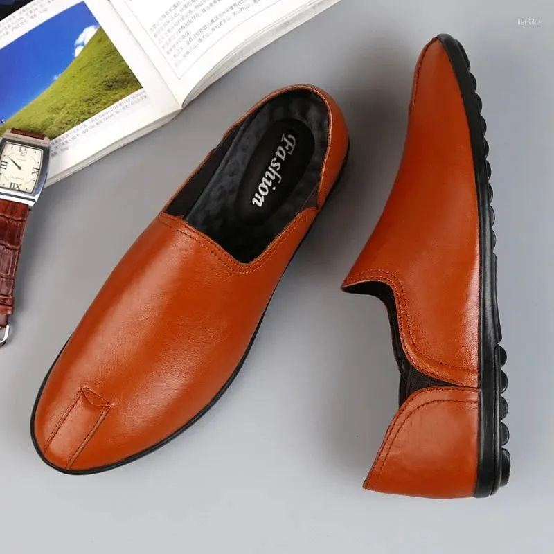 Casual schoenen Echte lederen mannen Hollow Out Loafers Summer Man Mocassins Ademend slip op klassieke zakelijke flats