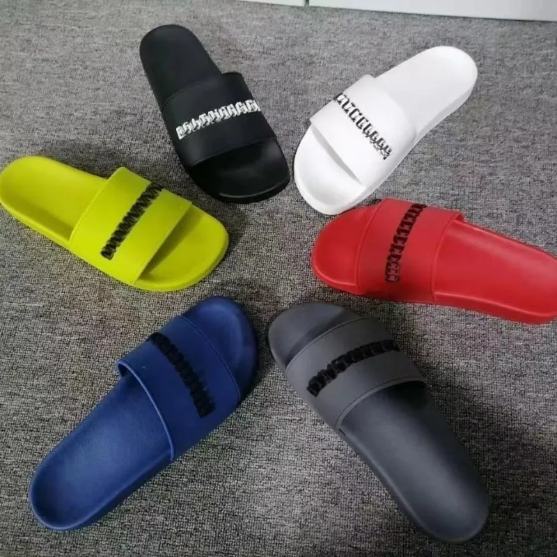 Lyxiga tofflor designer glider soliga strandbrev sandal män kvinnor mode mjuka plattskor par tofflor med ruta 35-46