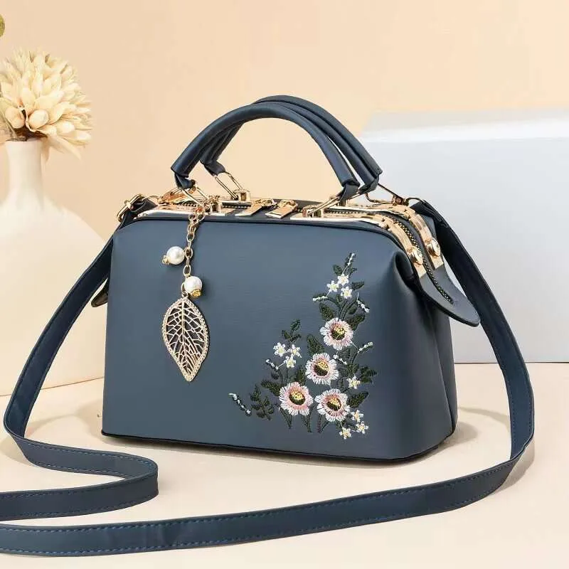Elegant Flower Shoulder Bag: Premium Quality Chinese Style  display picture 1