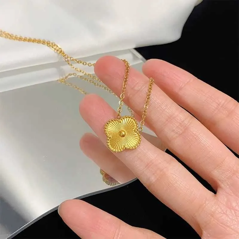 Vans New Titanium Steel Non Fading Laser Four Leaf Clover Necklace for Memale Niche Pendant Ins Light Luxury and High-End Feeling CollarBone Chain Trend