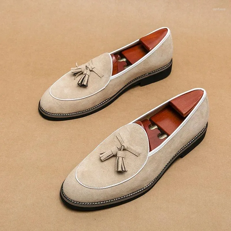 Casual schoenen zomer mannen mode slip-on schoen met kwastjes wandelende schoenen nubuck lederen loafers ademende ontwerp