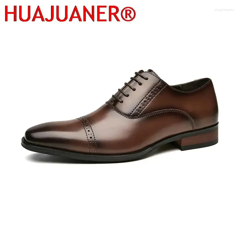 Dress Shoes 2024 Fashion Oxford Black / Brown Brogue Men Formele bruiloft Echt lederen kantoor Zakenheren