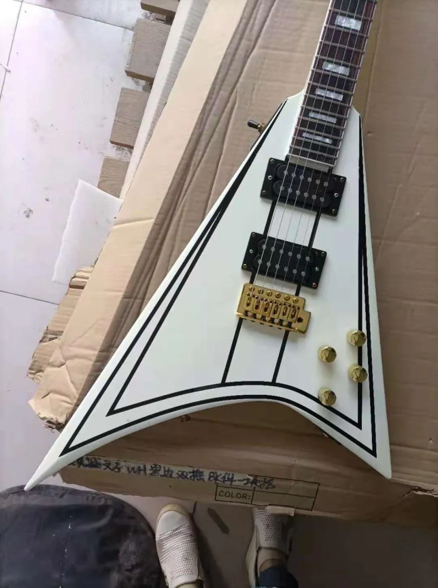 Chitarra elettrica a forma Grand V personalizzata in colore bianco con hardware dorato Ebony Tistboard2672429