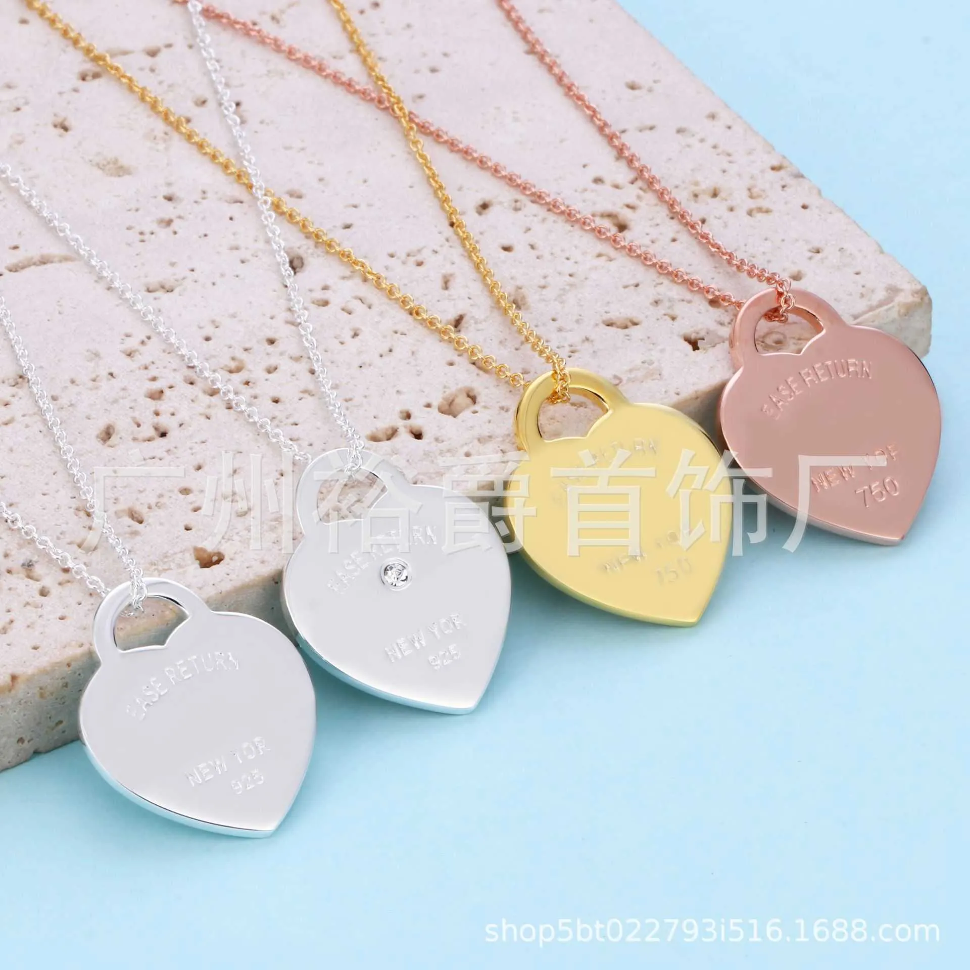 Designer Brand Tiffays Love Necklace Silver Plated Copper CNC Steel Seal Minimalist Heart shaped Pendant Collar Chain