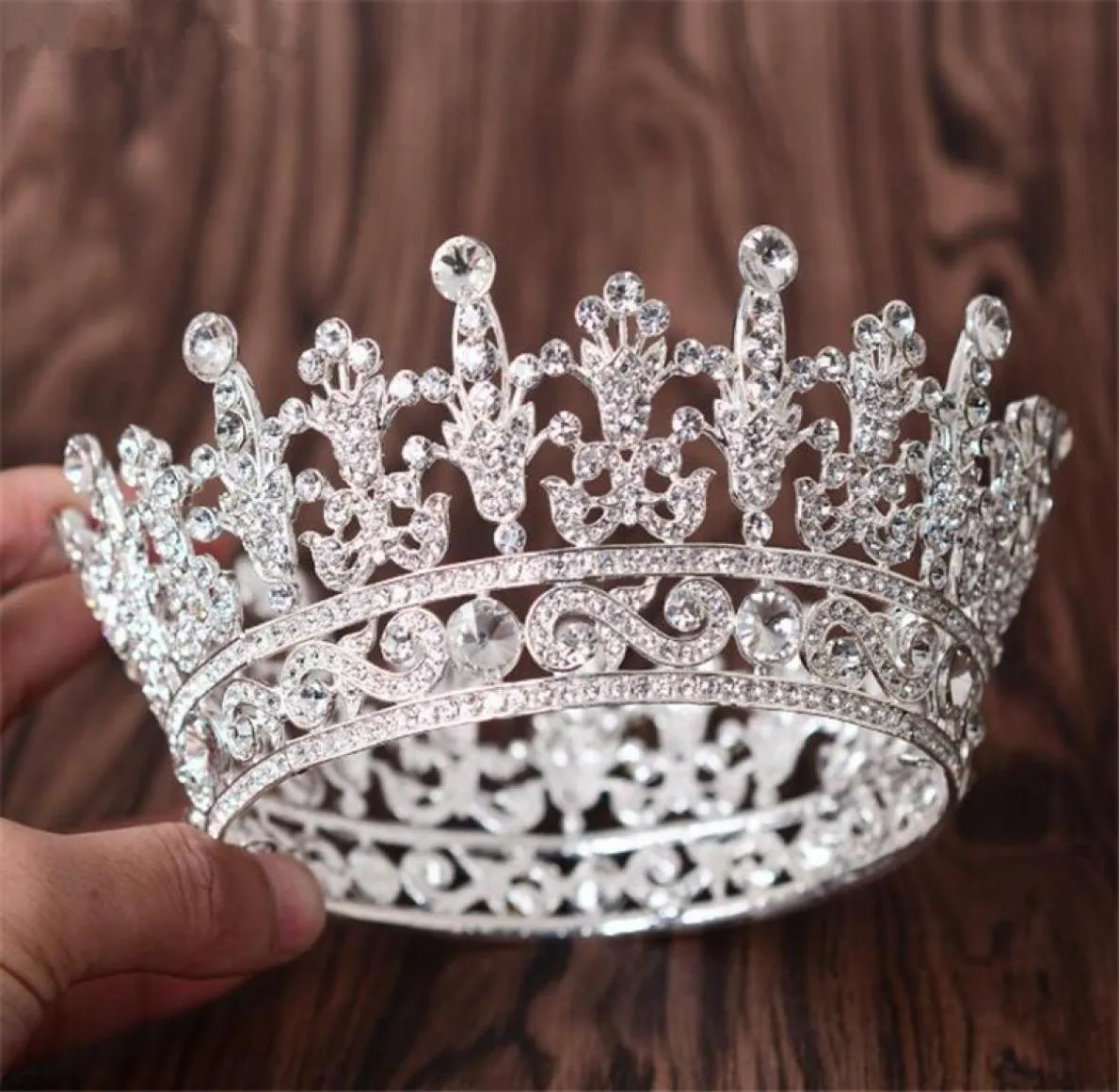 Entièrement reine Crown Tiara Wedding Bridal Crystal Righestone Hair Accessoires Band Band Silver Headpiece Princess Hair Bijoux Pro8904183