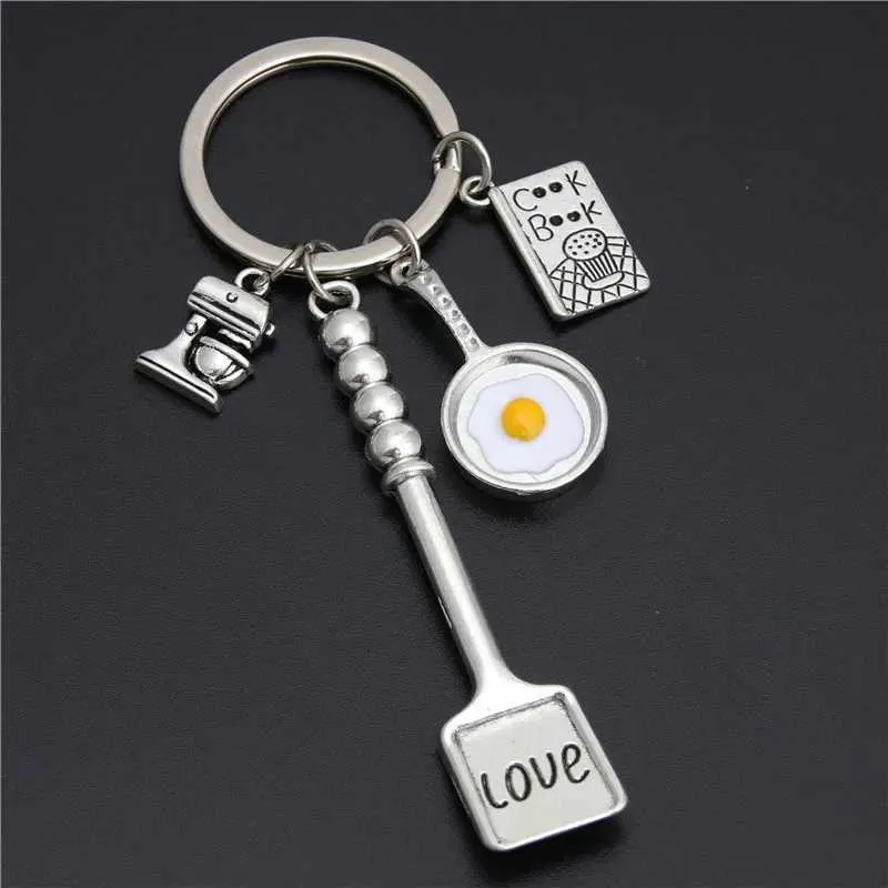 Keychains Lanyards 1pc Cauke Charms Egg Fry Cook Cook Ustensiles Love Lovel Cookbook Key Ring Pastry Chef Foodie Baker Gift Q240403