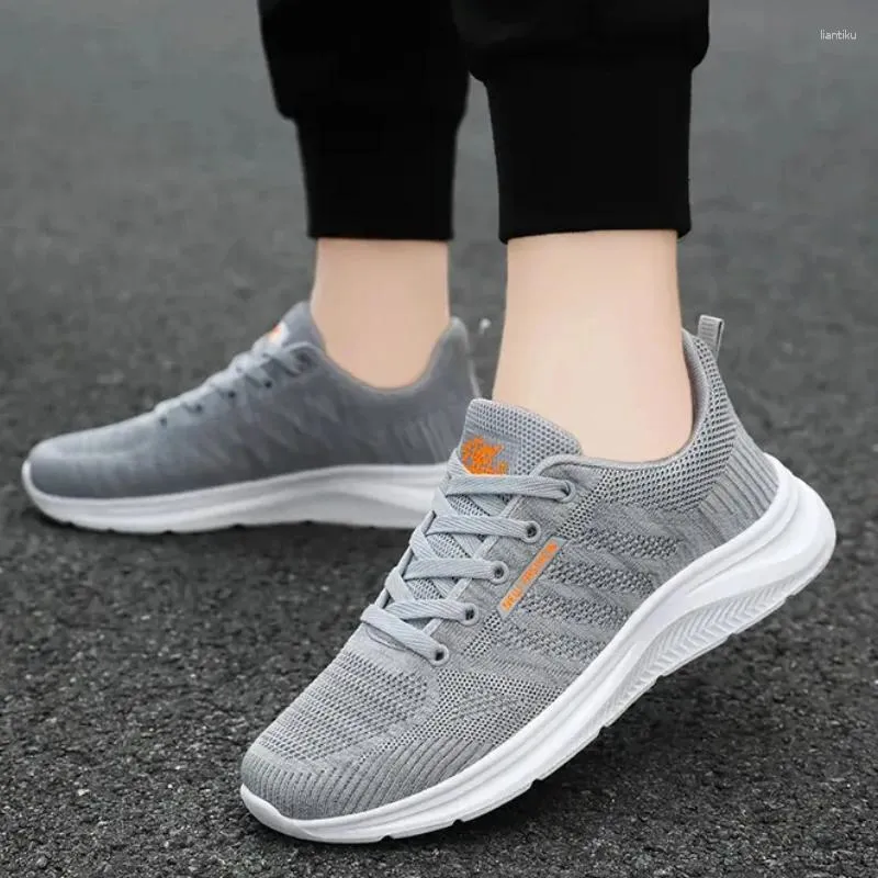 Scarpe casual uomini sneaker traspiranti comfort lace-up comfort non slip leggero esterni esterni primaverilo autunno che gestisce calzature da jogging