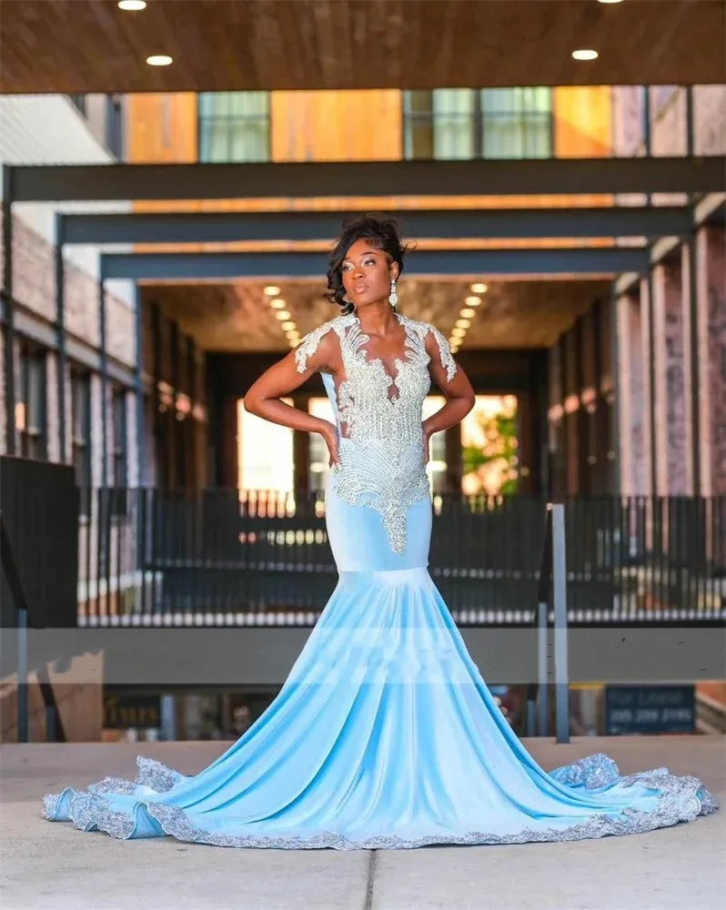 Sky Blue Veet Diamonds Long Prom Dress for Black Girls Rhinestones Födelsedagsfestklänningar Crystal Evening Gown