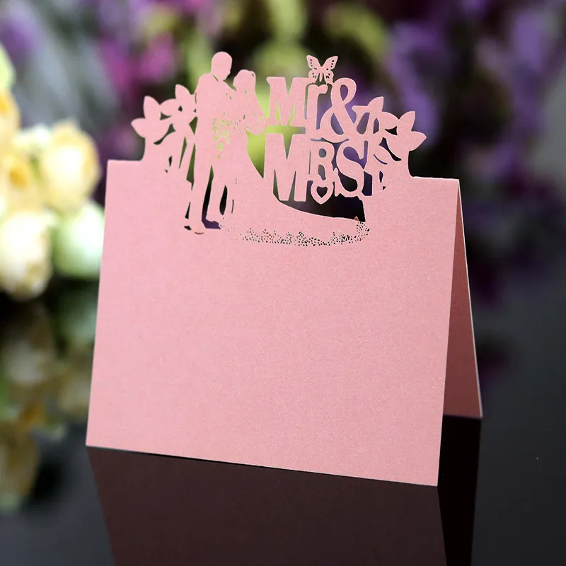 Mariposa Novia y novio Láser Corte Nombre de la mesa Tarjetas de lugar Nombre de encaje Mensaje Configuración de la tarjeta de la boda El favor de la fiesta de cumpleaños de la boda Decoración de la mesa