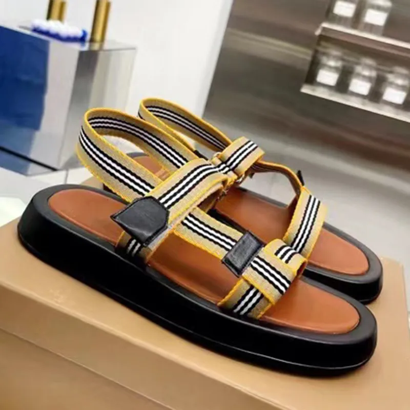 2024 new arrive couples flat causal gladiator sandals runway designer thick sole buckle strap outside walking vacation beach women and men designer sandals