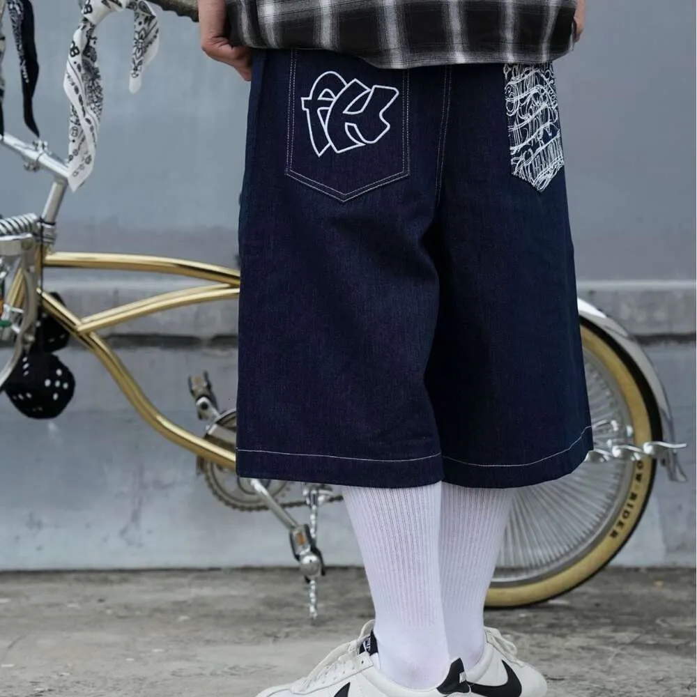 American Version Original Cow skapar mild tvättade knälängdsjeans med Chicano -stil broderad blommig denimshorts