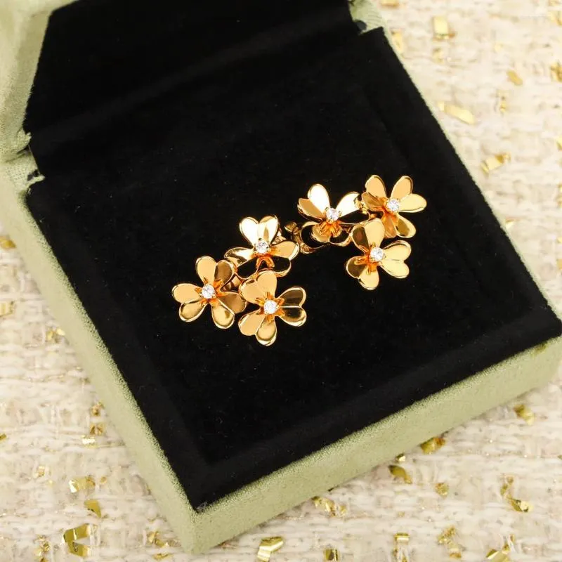 Studörhängen varumärke Pure 925 Sterling Silver Jewelry for Women Gold 3 Leaf Flower Luck Clover Design Wedding Party Luxury Quality