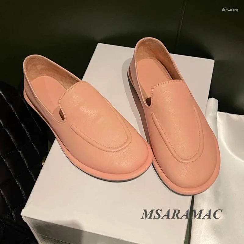 Sıradan ayakkabılar retro pembe deri yuvarlak ayak parmağı loafers tüm sezon kadınlar yumuşak çok yönlü sürüş