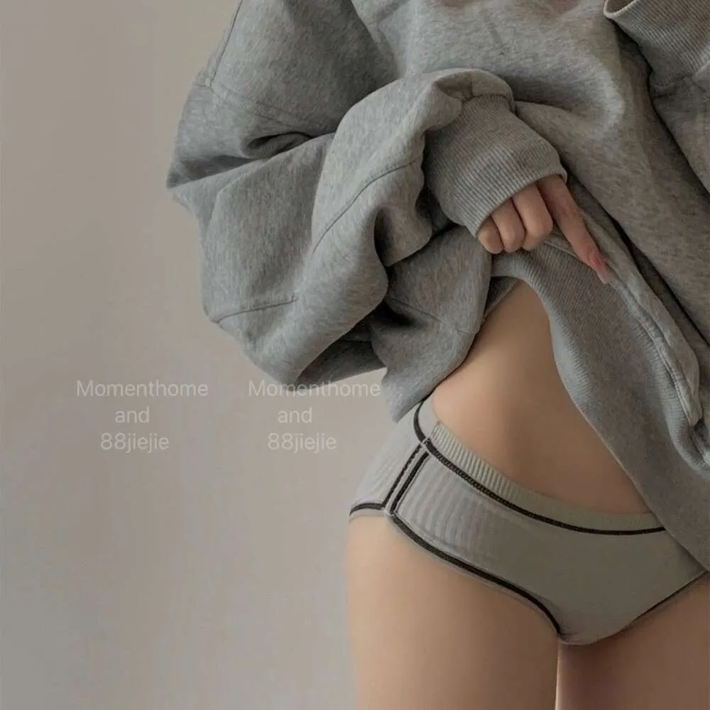 Sous-vêtements pour femmes purement sexy en coton pur, mince style étudiant pour la petite fente pour la petite fente, nouvelle tête de pantalon triangulaire