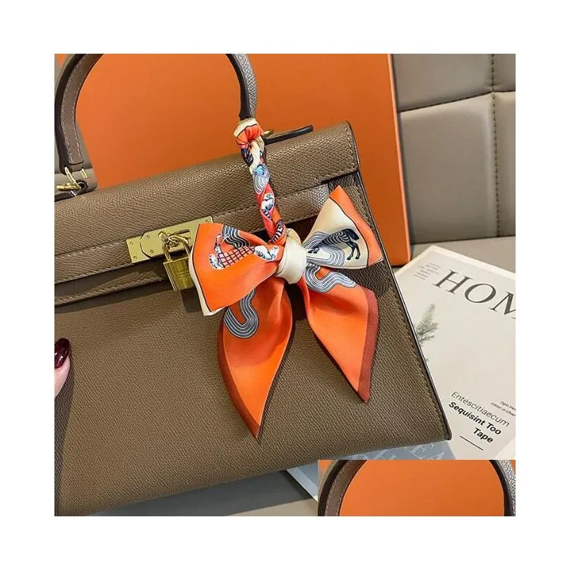 Scarves 23Style Fashion Designer Stripe Print Bags Scraf Silk Handle Bag Bandanas Lage Lady Wedding Muffler France Wallet Drop Deliver Dhhcz
