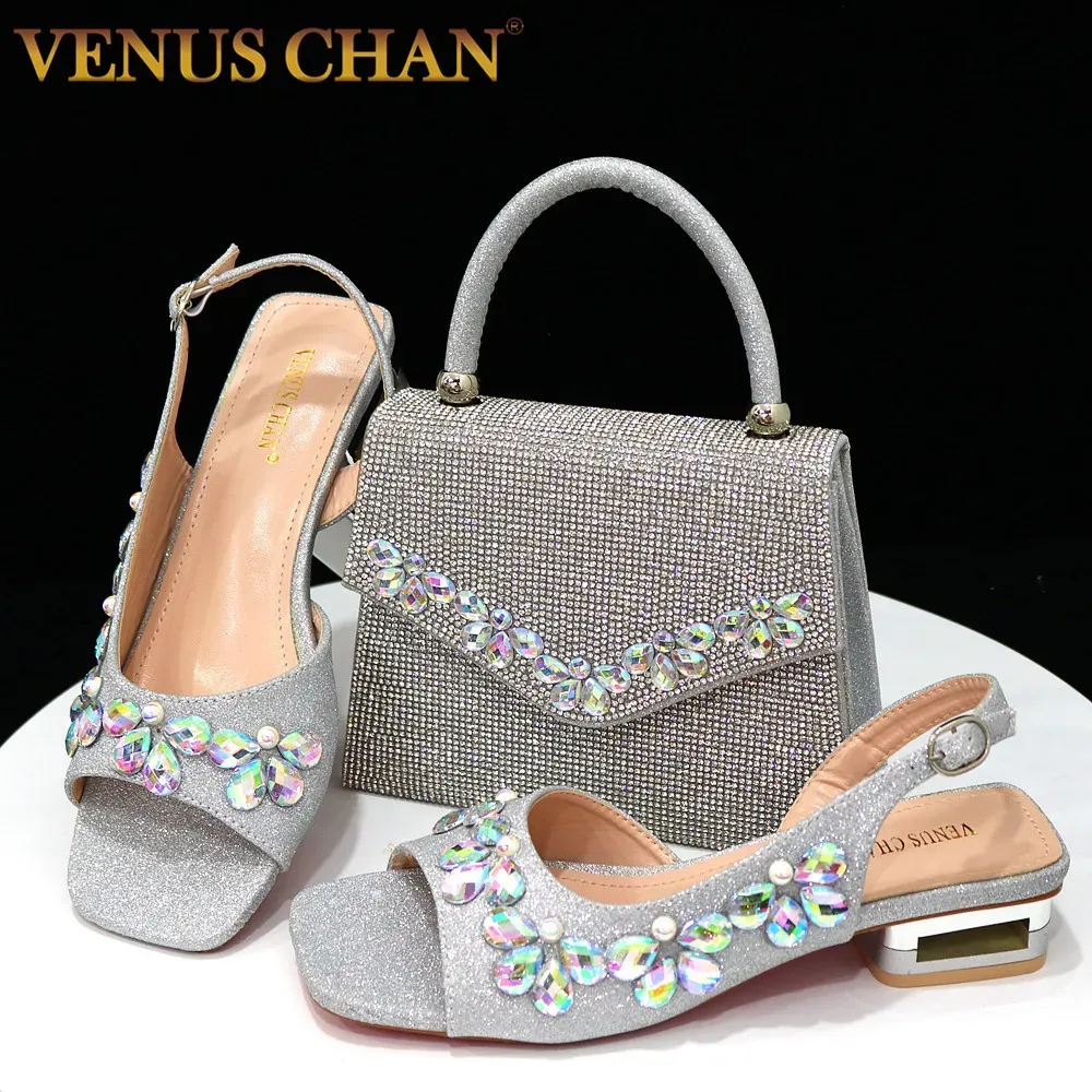 BOMBAS VENUS CHAN 2023 Sapatos de festa elegantes para mulheres Casamento saltos baixos Favor Flower Rhinestone Sapatos e bolsas combinando com cores prateadas