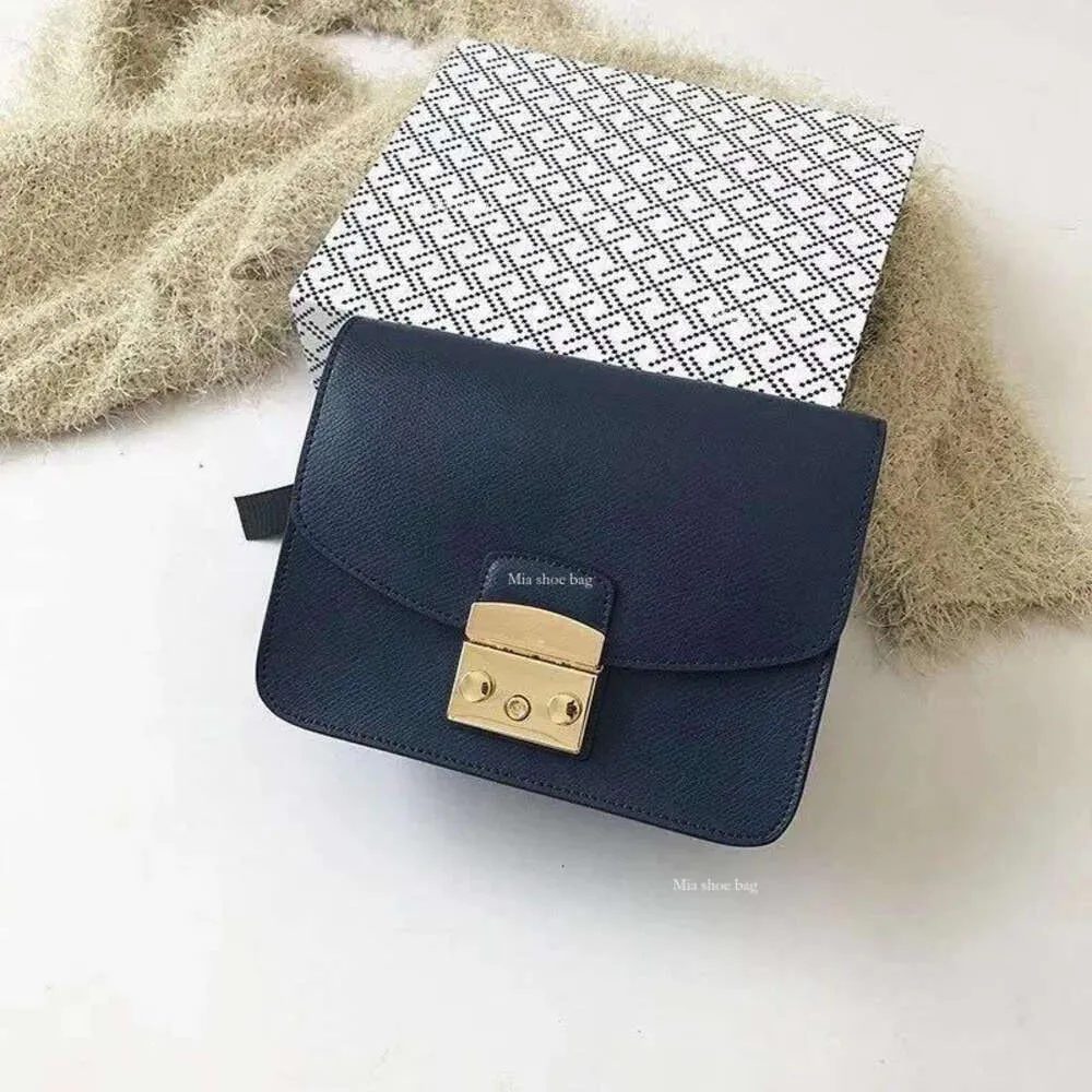 Bolsas de ombro 2024 bolsas de couro genuínas femininas femininas Designer de moda Totes Cadeia Mulher