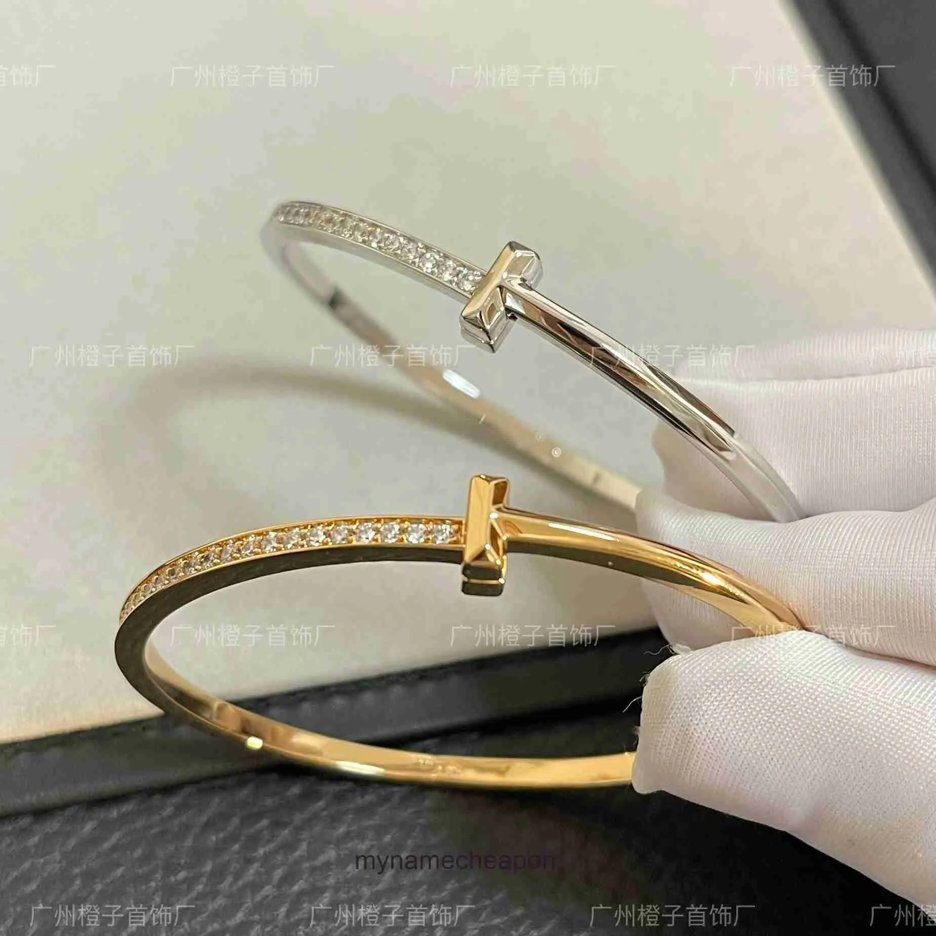 Pulseira de designer de tiffancy de alta qualidade V versão estreita de ouro semi diamante Bracelet Mesma pulseira simples Moda simples Amantes de moda versátil Original 1: 1 com logotipo