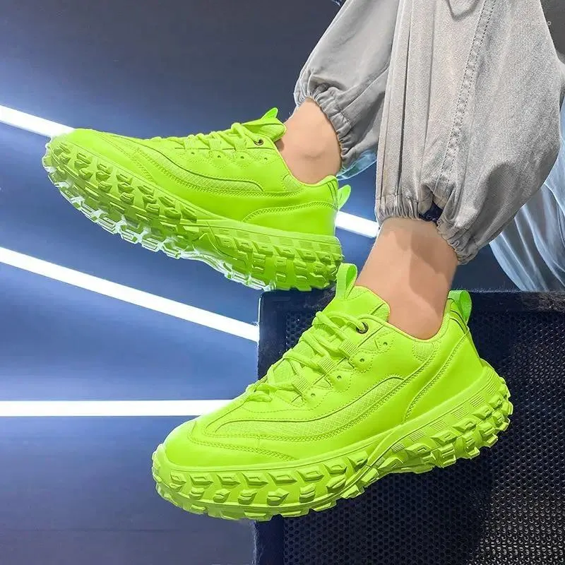 Chaussures décontractées 2024 Spring Men's Fluorescent Green Running Sports Trend Resin Sole Papa