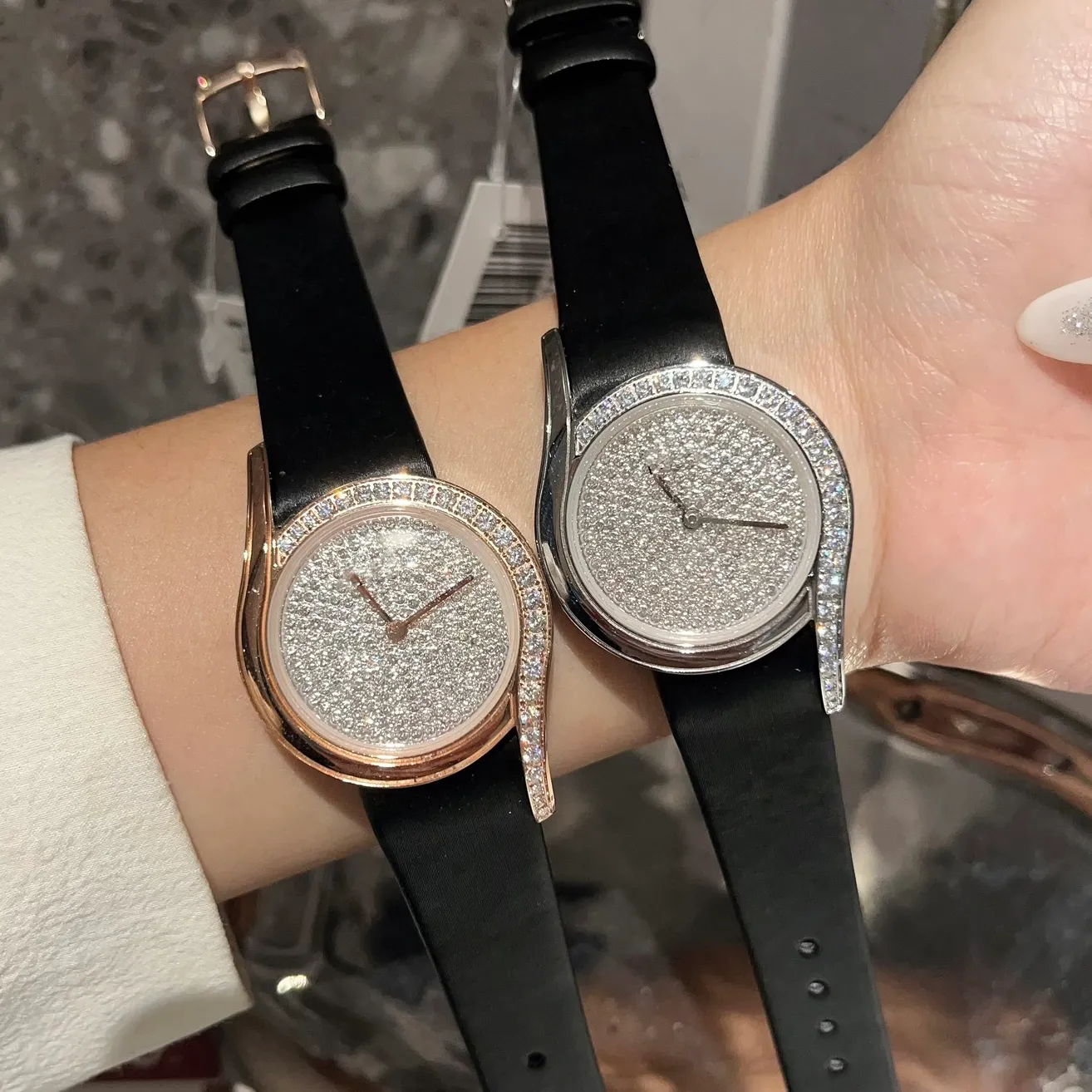Luxurious Silver Crystal-Embellished Watch Made In Germany: The Glashütte Original SeaQ-Series main image 2