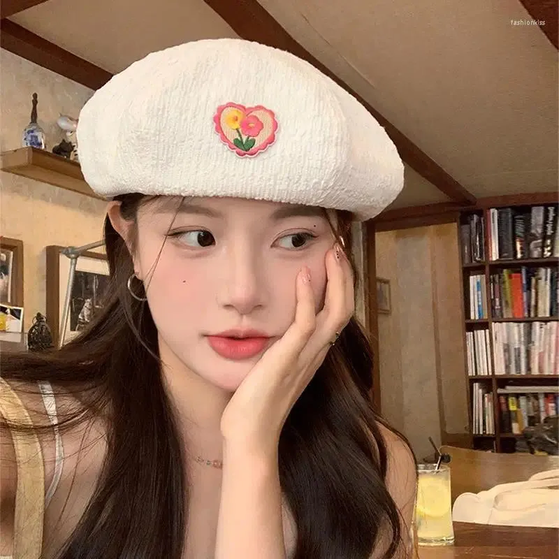 ベレットY2K女性ベレット帽子韓国愛のハートフラワーペインターキャップサマーソリッドカラー通気性薄い女の子の八角形の帽子