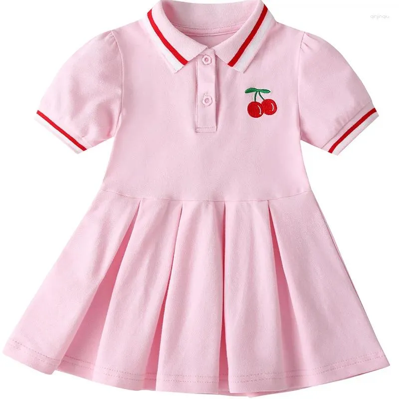 Robes de fille 2024 Fashion d'été pour enfants en coton à manches courtes à manches courtes brodées robe plissée sportive pour filles 1 à 6 ans