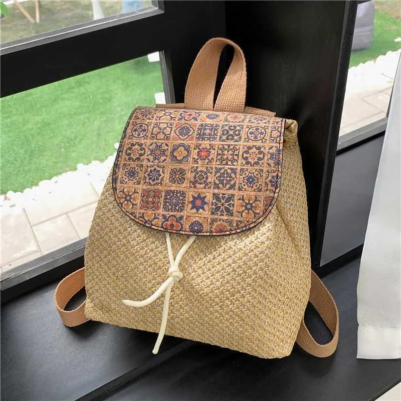 Tägliche Kleidung Beach Bags Quasten Gras gewebter Beutel Sommer Wassereimer Frauen kleiner Rucksack Multi -Gebrauch