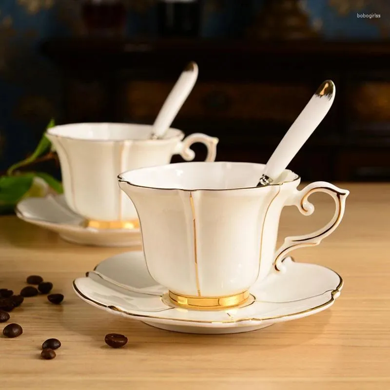 Cups Saucers Fine Bone China Kaffeetasse Set europäischer Royalstil -Tee und 200 ml Keramikporzellan für