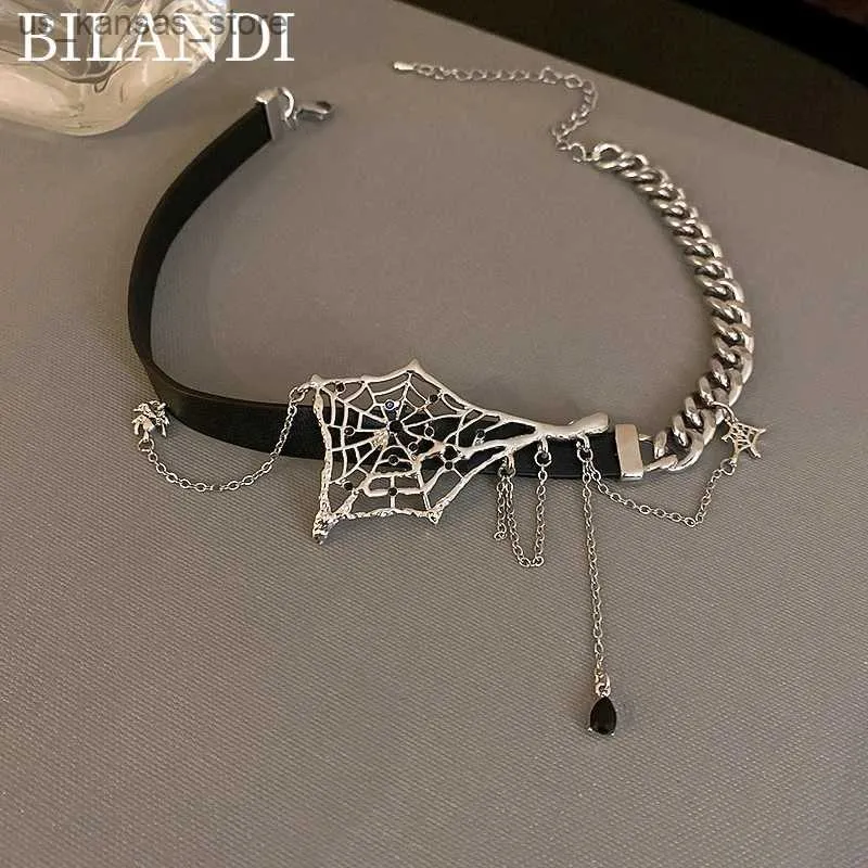 Pendant Necklaces Bilandi Fashion Jewelry Chain Black PU Choker Necklace 2022 New Trend Asymmetrical Spider Wed Women Necklace For Girl Lady GiftsWBGB