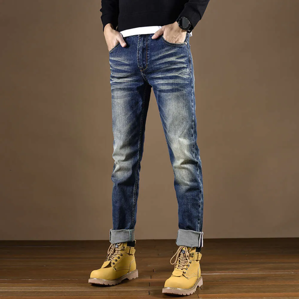 Jeans, marchio alla moda vintage maschile, patch angosciato, pantaloni a gamba ridotta, tendenza dei pantaloni mendicanti da uomo
