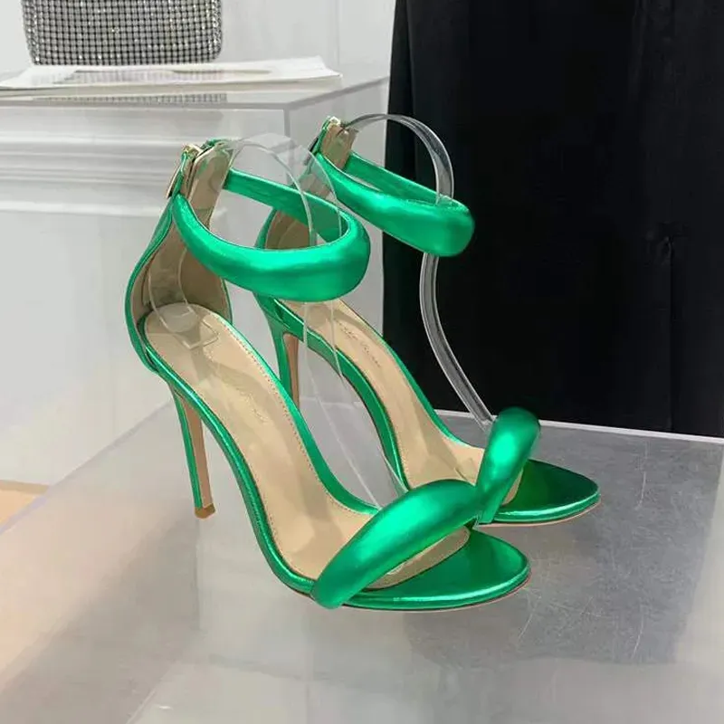 Salto de salto de salto de salto de 10,5 cm Sandálias Sapatos de vestido Sapatos para mulheres Sandálias de designer de luxo de verão verde Metallic Leature Leafeto de pegador traseiro calçado de zíper traseiro