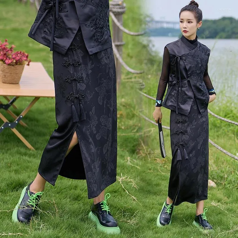 Röcke Chinesischer Stil verbesserte Hanfu Jacquard -Rock für Frauen 2024 Frühlings- und Herbst -Retro -Teller Schnalle Black Elegant Slim Slit