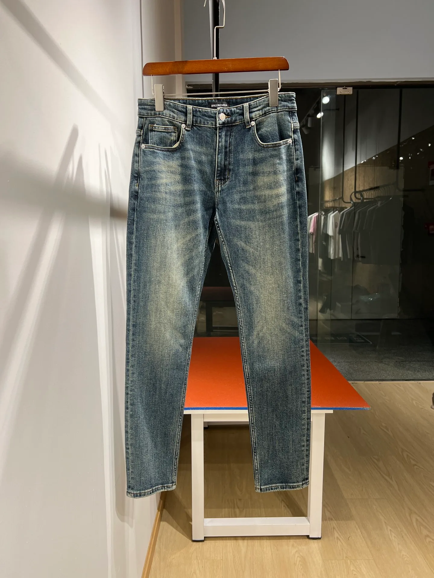 2024 Весенняя осенняя вышиваемая печать на молнии мужская джинсы Светлые брюки