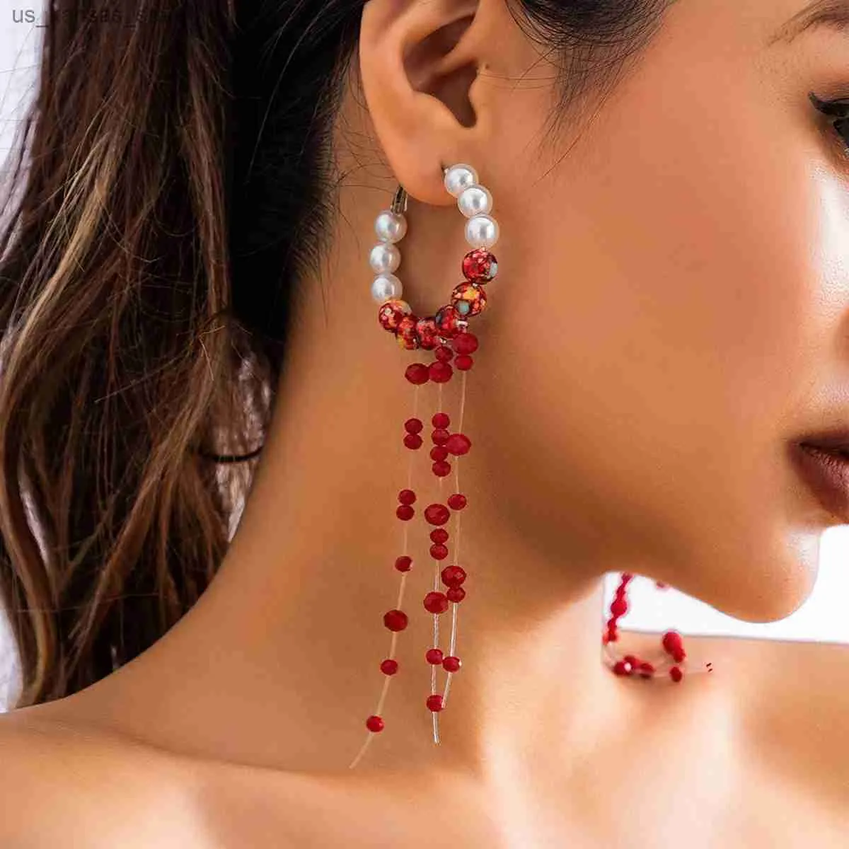 Charm Salircon Halloween Blood Mönster Imitation Pearl Hoop Earring Trendy Red Pärled Long Tassel Earring Women Gothic Cosplay Jewelry240408