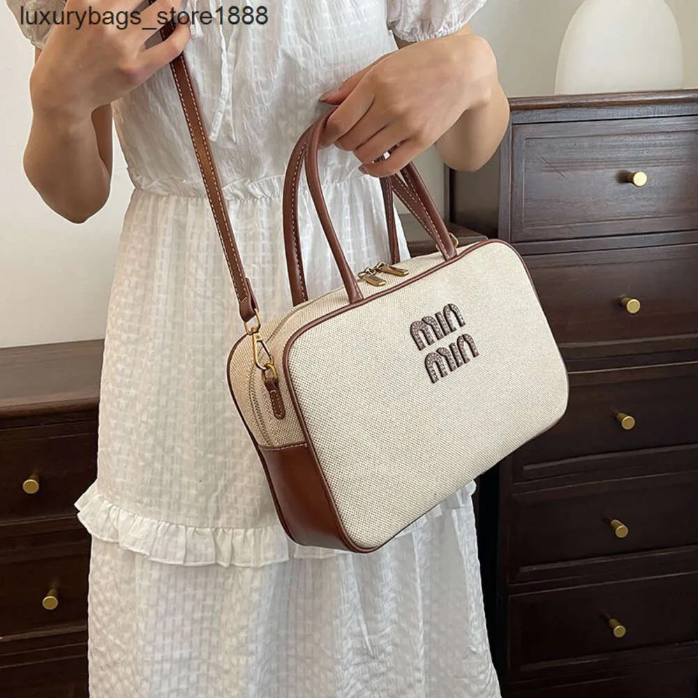 Handtas Factory 5A Trend Classic Style 2024 Nieuwe handheld canvas brief Home Single Shoulder Bag Cross Western Style Small Summer Edition