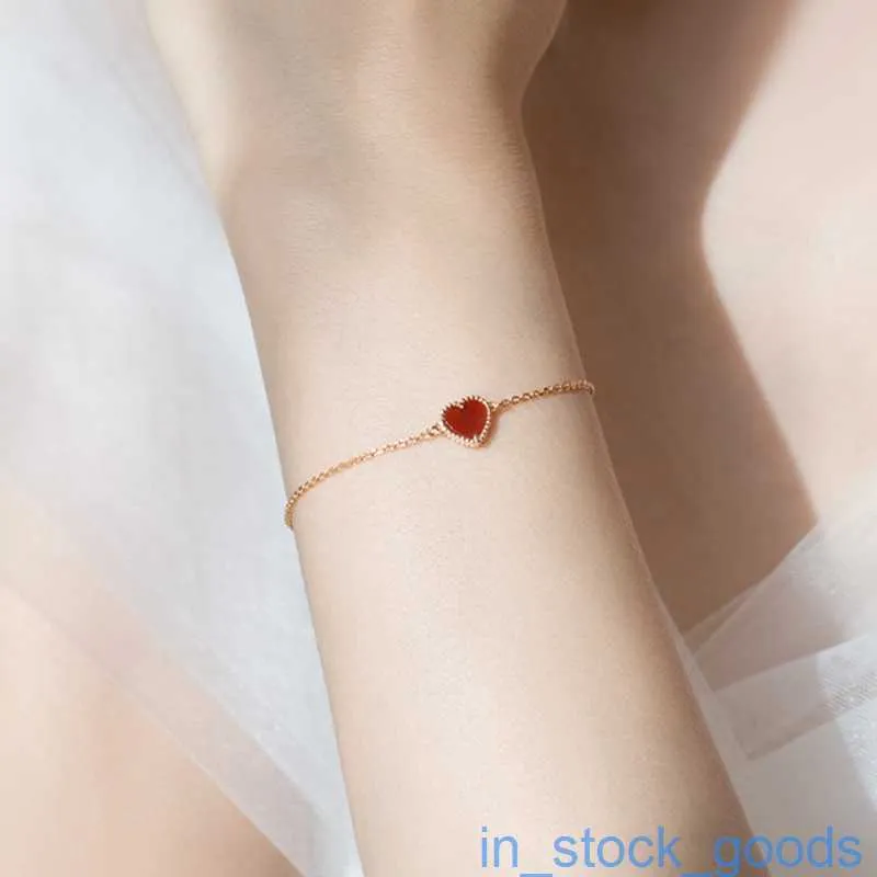 Bracelettes pour femmes de marque Original haut de gamme S925 Bracelet d'agate en argent sterling en argent sterling Small Red Heart Red Agate Bracelet Sterling Silver Charm Bracelet