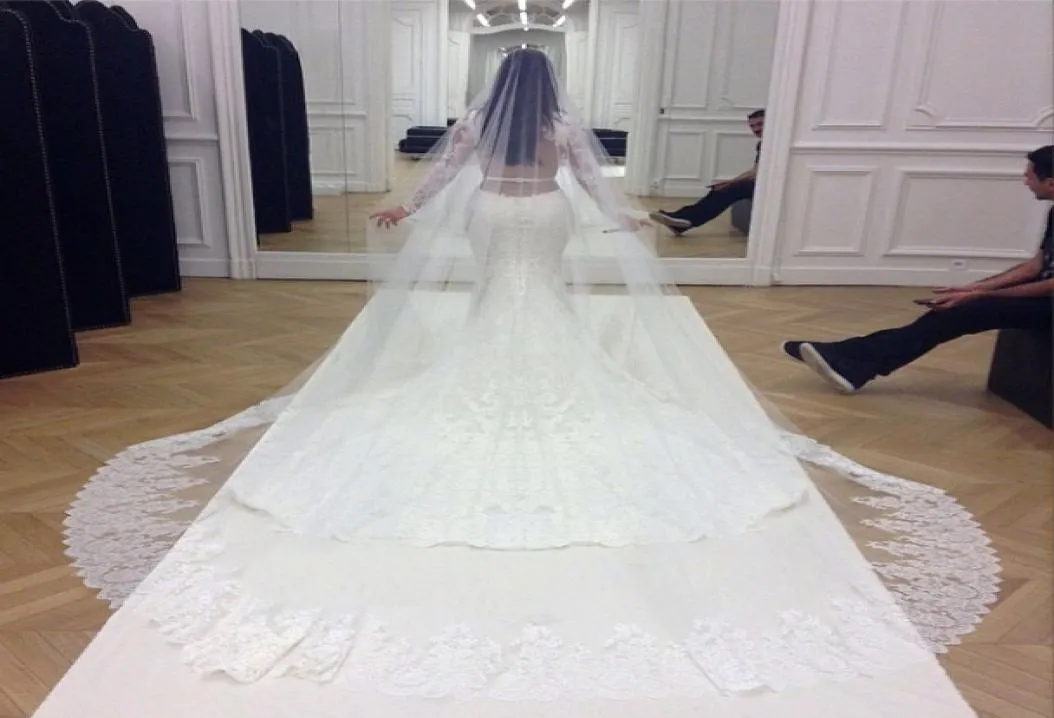 Kim Kardashian White Bridal Veils Tulle Hem Lace Applicants Wedding Veil 2021 Ny ankomst 3 meter till minst4557595