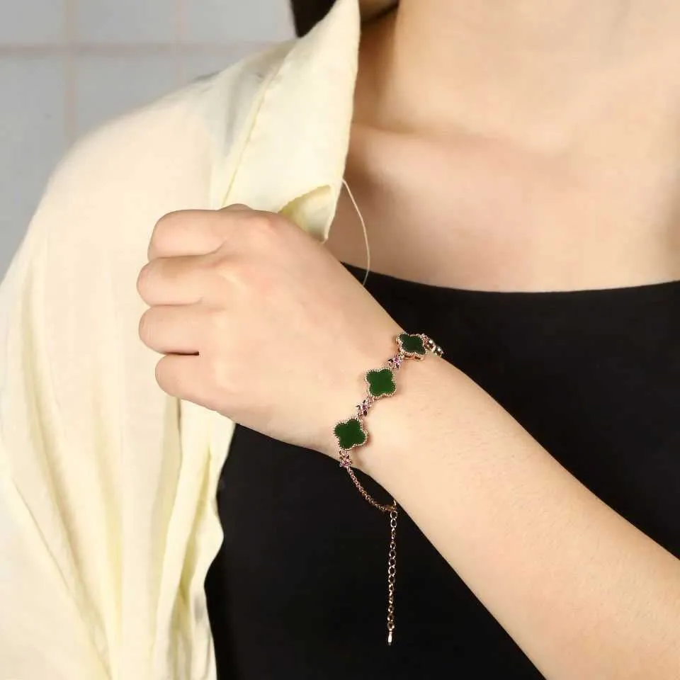 Bracelet Vac Shangguanyun Jewelry SG101 Xinjiang Hotan Jade Four Leaf Grass Bracelet 925 Bracelet de mode Jasper incrusté en argent