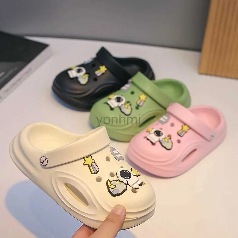 Slipper 2024 Nieuwe Summer Sandal For Kids Cute Cartoon Kinderen Ademen Hollow-Out Quick-Dry Garden Shoes Soft Bottom Eva Slipper 240408