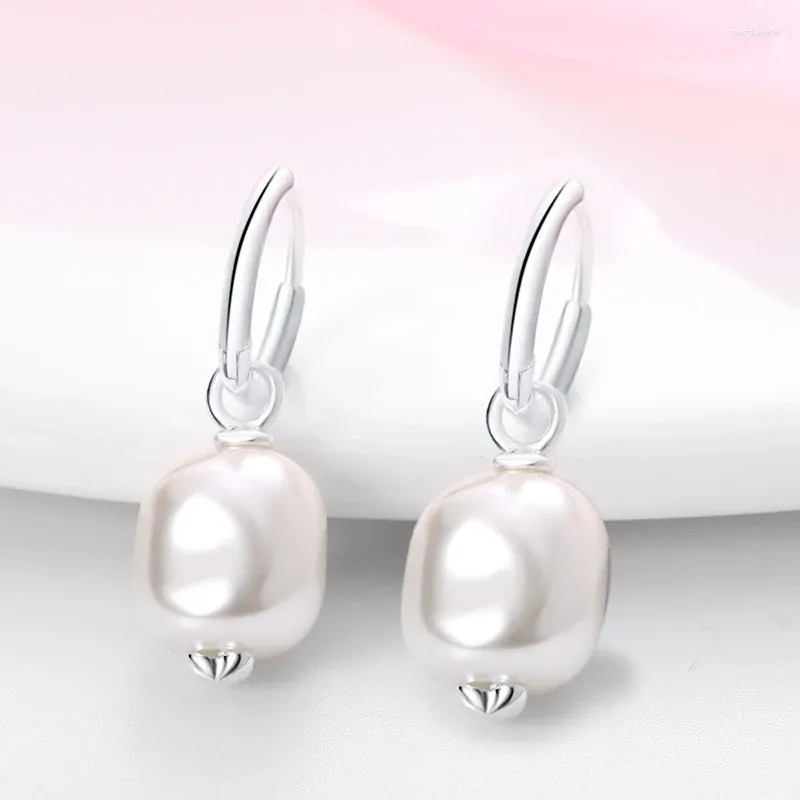 Boucles d'oreilles en peluche 2024 Fashion dames bijoux couleurs argentées lanterne de forme perle gouttes de banquet de tempérament exquis
