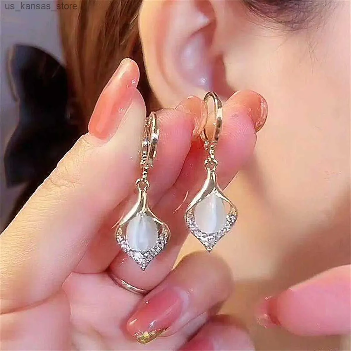 Charme coréen Luxury Zircon Water Drop Boucles d'oreilles pour les femmes Fashion Rignestone Opale Fleur exquise Oreille d'oreille Filles Bijoux de mariage 240408