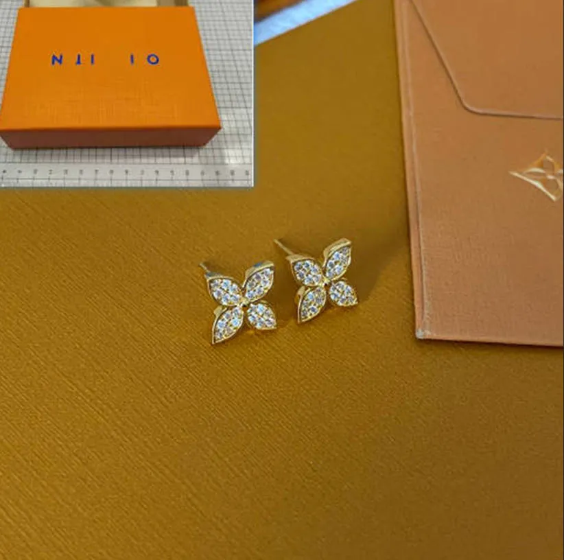 Luxury Gold-Plated Silver Plated Earrings Designed A Four Leaf Clover Style Designer High-Quality Earrings High-Quality Jewelry Charming Stud Matching Box Love Gift