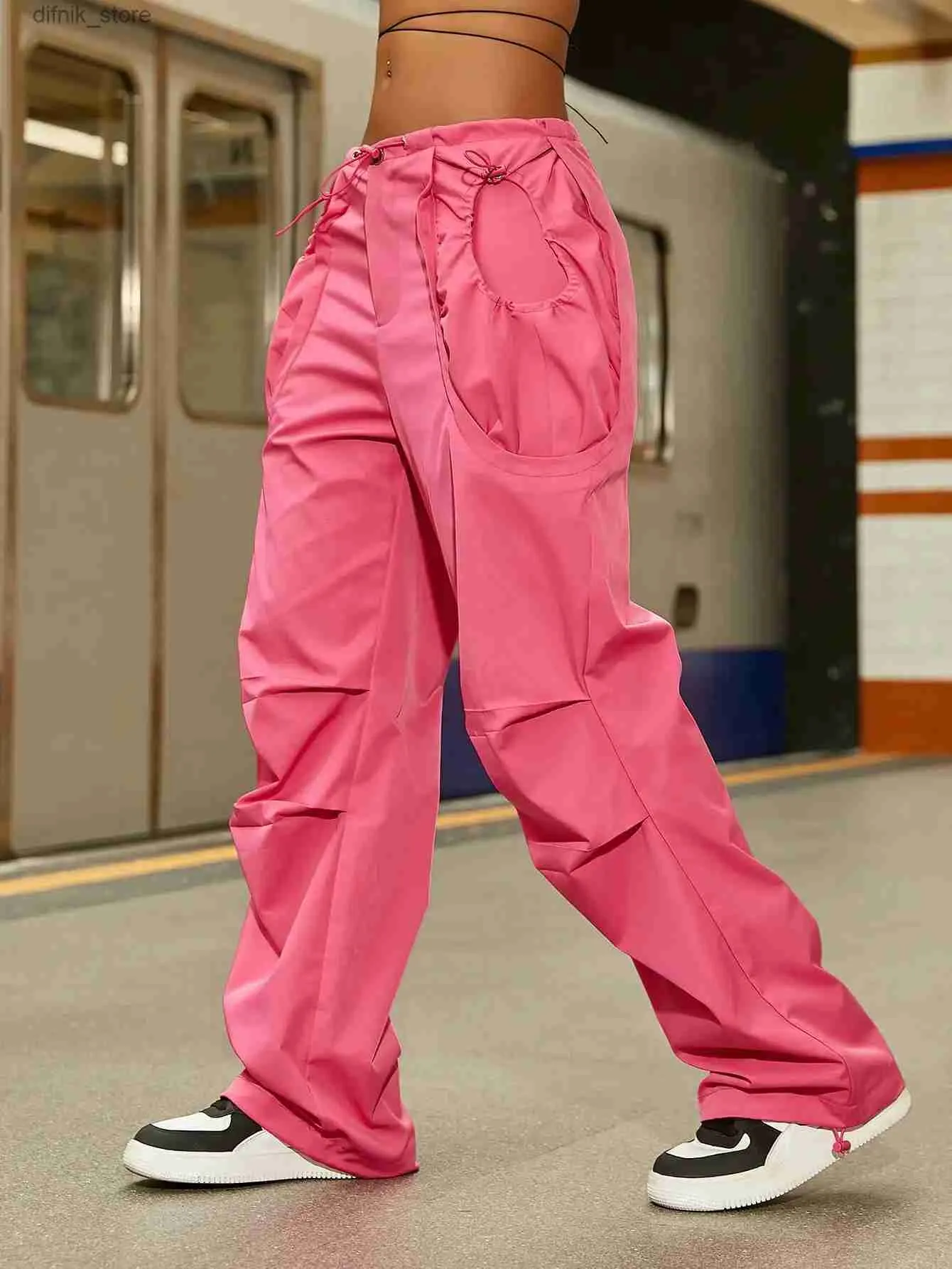 女子ジーンズの女性ファッションカーゴパンツパーソナライズされた大きなポケットドローストリングウエストパラシュートパンツストートバギーワークズボンMujer Y240408
