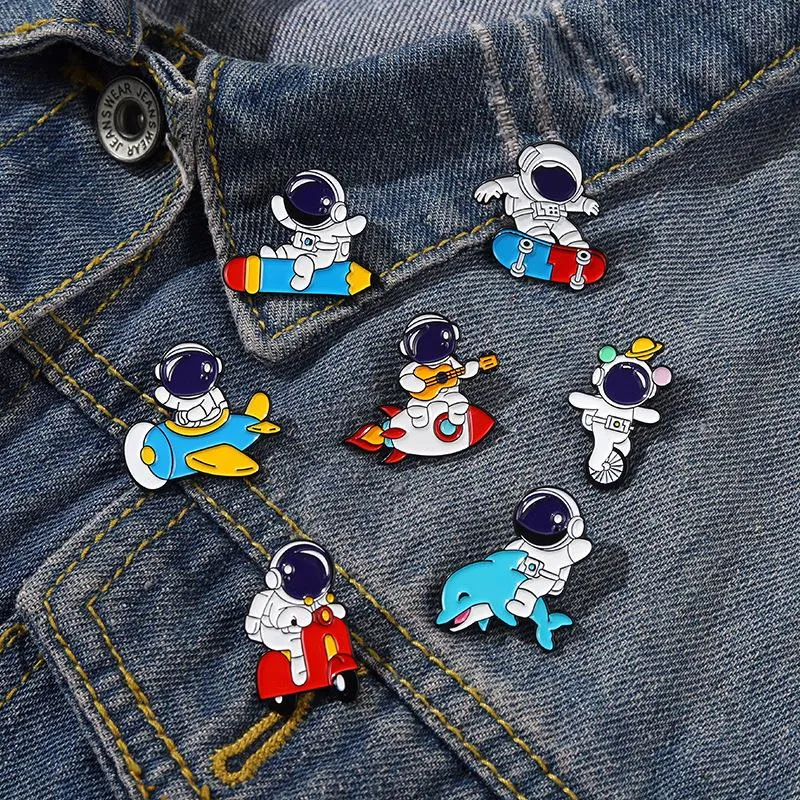 Astronaut email Pin aangepaste oceaan surfen raket vliegtuig broche tas badge kinderlijke cartoon sieraden pins cadeau voor kinderen