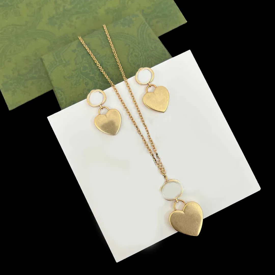 Lyxiga halsbandsdesigners smycken hjärtformade örhängen för kvinnors modehalsband och örhänge Alla hjärtans dag födelsedagspresent med låda