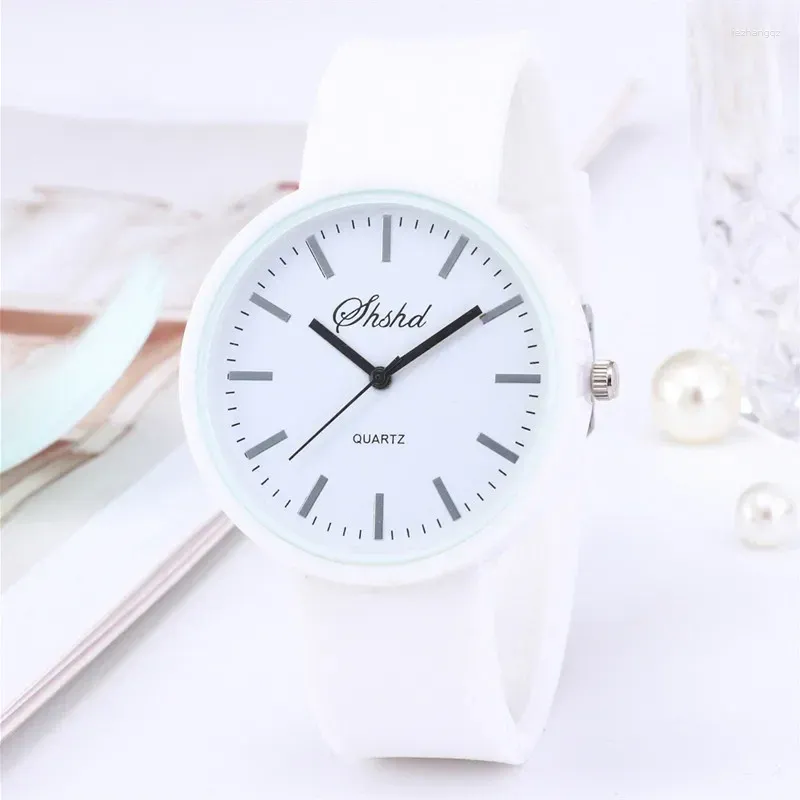 Armbandsur mode enkla klockor kvinnor vit koreansk silikon kvarts presentpris droppe