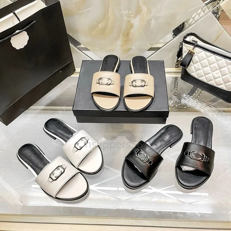 Designer Slifori di lusso Classico Sandals Classico Fascificabile Cucciolo piatto a cuneo intrecciato intrecciato per il turismo delle vacanze Women Slivers