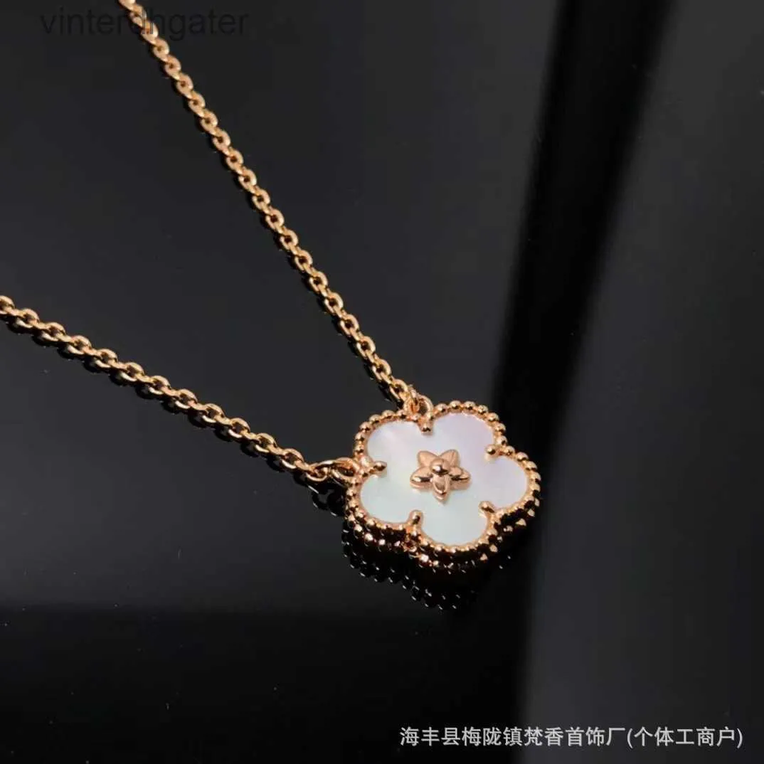 High version Original 1to1 Brand Necklace High version Vancefe Plum Blossom Necklace Bracelet Earrings Plated 18k Rose Designer High Quality Choker Necklace