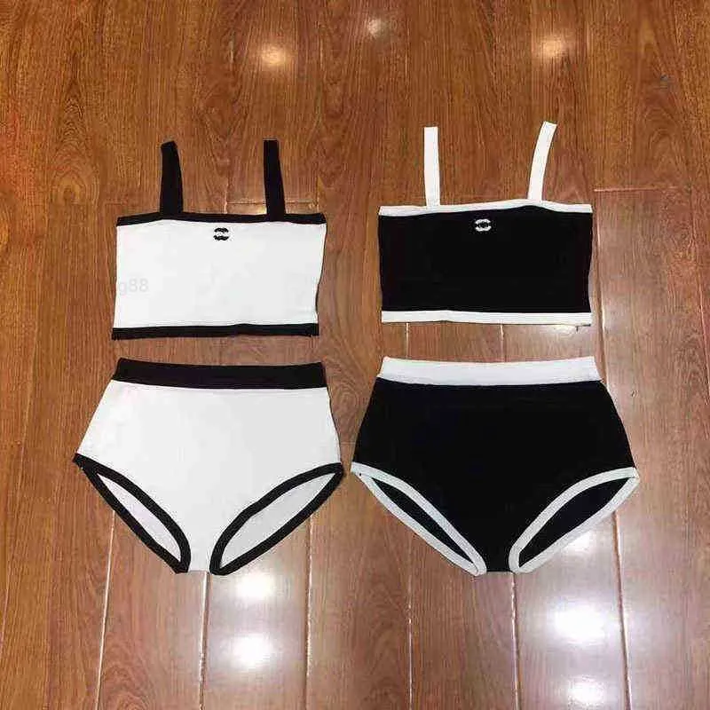 2022 Dames Tracksuits voor dames Zomerkleurblokkeerletter Backless Eén lijn kraag gebreide Suspender Simple SEXY Mouwess Short Suit